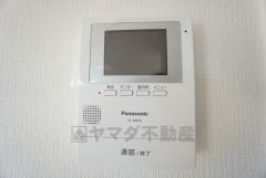 防犯性、セキュリティ対策に安心できるテレビモニター付きインターフォンです。セールスマン対策にもなり安心できます。