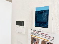 防犯性、セキュリティ対策に安心できるテレビモニター付きインターフォンです。セールスマン対策にもなり安心できます。