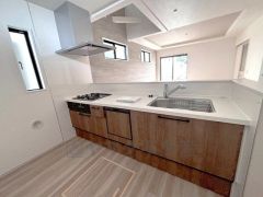 キッチンから会話が弾みそうなダイニングです。お友達や親せきをお招きするのも楽しみになりますね＾＾