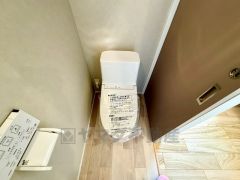 ウォシュレット、暖房便座、節電・節水機能など、使い勝手のよい高機能トイレです。