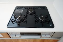 掲載写真は、同一ハウスメーカーの施工事例を使用しています。インテリア・家具等も含め、雰囲気の参考としてご覧ください。実際の物件とは、仕様・設備・色味などが一部異なる場合がございます。