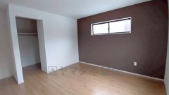 大容量のウォークインクローゼット。季節ごとのお洋服全てを収納できるので、衣替えも楽になりますね＾＾