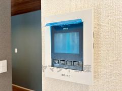 防犯性もばっちり、TVモニター付きインターホン完備。大きなモニターで玄関先を確認できます。