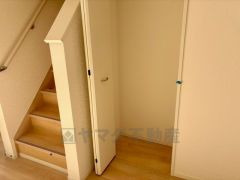 階段下収納はしっかり奥行きがあります。