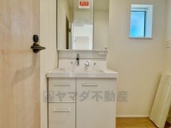 毎日使うところだから清潔に使いたい場所。うれしい収納がいっぱいあります。