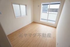 家具を選ばないナチュラルなフローリングとシンプルなクロスです＾＾