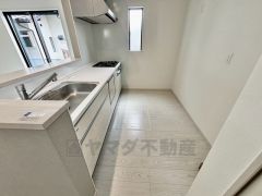 収納も、作業スペースも広々と設けられた使いやすいシステムキッチンです＾＾