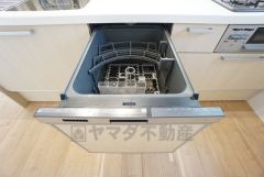 炊事時間を大幅に短縮できる食器洗浄乾燥機付き＾＾食器を洗う手間が減るので家族とのコミュニケーションの時間や自分の時間が増えますね。