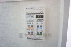 浴室暖房乾燥機には、暖房、乾燥、涼風、換気の4つの機能が付いています。タイマー付きです。換気・雨の日の洗濯も安心です＾＾