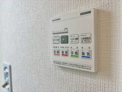 浴室暖房乾燥機には、暖房、乾燥、涼風、換気の4つの機能が付いています。タイマー付きです。雨の日はもちろん、急ぎで洗濯する必要のあるお子様の体操服や、下着類などを乾かすのに便利です。