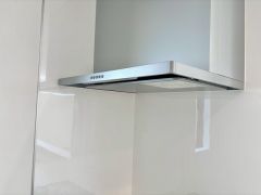 ファンやフィルターが見えにくいレンジフード。パッと視界に入っても細部までは見えにくく、オシャレでインテリアデザインの一部になりますね＾＾
