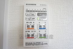 浴室暖房乾燥機には、暖房、乾燥、涼風、換気の4つの機能が付いています。タイマー付きです。換気・雨の日の洗濯も安心です＾＾