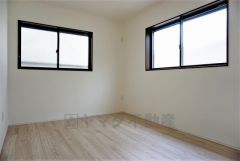 同仕様写真。現況と異なる場合は現況を優先します。 居室としてももちろん、収納や書斎、お子様のプレイスペースにも＾＾使い勝手が良さそうです＾＾