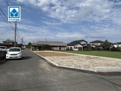 4台駐車OK 家族や来客も安心の広々カースペース付き