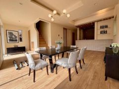 画像はCGによるイメージです。おしゃれなキッチンを中心とした開放的なリビング。お友達や親せきをお招きするのも楽しみです＾＾