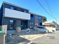 前面道路は（北東）約5.16ｍと広々としているので、駐車も楽々とできますね＾＾