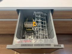 普通に食器洗いをする時より水道代が70％ほど削減できます。夜お休みになるときに食洗器を利用すれば朝起きた時には食器が綺麗になっていますので便利です。