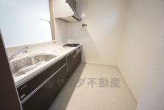 カウンターキッチンなので、ご家族と会話をしながら楽しくお料理ができます＾＾ お掃除もラクラクです＾＾