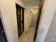 たっぷり収納できるシューズボックス付きなので、家族全員の靴がきれいに整頓できます。