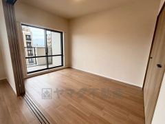 陽当たりが良い明るい室内は、風通しも良く、大変居心地の良い空間となっております。子供部屋としての利用もおすすめ。