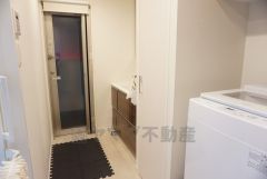 勝手口がある洗面脱衣所。湿気がこもりがちな場所に風を通せます＾＾