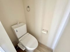 1階3階の2ヶ所にトイレがので、忙しい朝にも家族に気を使わず、ゆとりが生まれますね＾＾ウォシュレット付き。