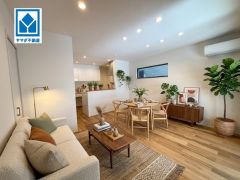 （家具はCGによるイメージとなります。） 家族が集まる開放的なリビング。思い思いの時間を過ごしたり、家族みんなで食事をしたり、素敵な団らんの場になりますね。