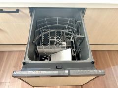 炊事時間を大幅に短縮できる食器洗浄乾燥機付き＾＾食器を洗う手間が減るので家族とのコミュニケーションの時間や自分の時間が増えますね。