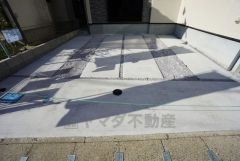 駐車スペースは並列で2台分（車種による）あります＾＾