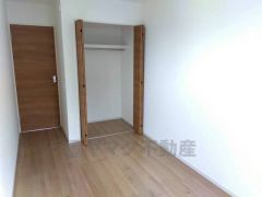 クローゼット付きなので、すっきりと整理整頓でき気持ちよく過ごせますね＾＾