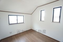 家具を選ばないナチュラルなフローリングとシンプルなクロスです＾＾