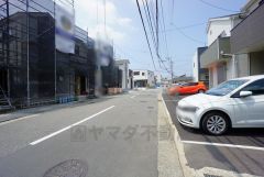 東側公道約6.4ｍ。