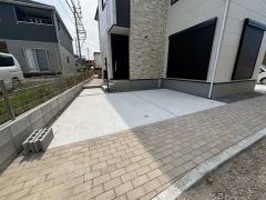カースペースは2台分確保＾＾ご夫婦で1台ずつ所持されているご家庭も、来客時も安心ですね。