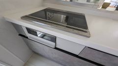 お手入れのしやすいIHクッキングヒーターです。3口コンロなので、効率よくお料理が楽しめます。毎日のお料理も楽しくなりますね＾＾