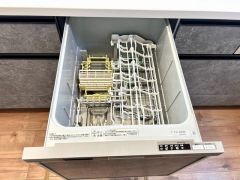 炊事時間を大幅に短縮できる食器洗浄乾燥機付き＾＾食器を洗う手間が減るので家族とのコミュニケーションの時間や自分の時間が増えますね。