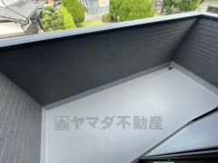 陽当たりの良いバルコニーです。お洗濯やお布団干しはもちろん、日光浴スペースにも。