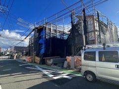 南東側約6～6.4ｍの公道に面しています。