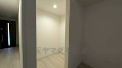 1階にはウォークインクローゼット完備。重たいものを2階に持って上がる手間を省けます。