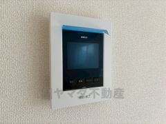 防犯性、セキュリティ対策に安心できるテレビモニター付きインターフォンです。セールスマン対策にもなり安心できます。