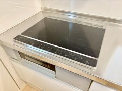 お手入れのしやすいIHクッキングヒーターです。