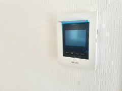 防犯性、セキュリティ対策に安心できるテレビモニター付きインターフォンです。セールスマン対策にもなり安心できます。