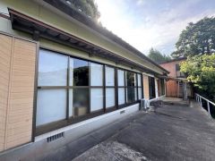 平屋ならではの暮らしやすい動線が魅力。広々とした敷地と開放感のある住まいで、ゆったりとした田舎暮らしを満喫できます。