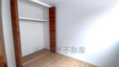 クローゼット付きなので、すっきりと整理整頓でき気持ちよく過ごせますね＾＾