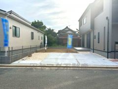 駐車スペースはゆとりある2台分を確保。マイカー用に、お客さま用に、余裕を持ってご利用いただけます。