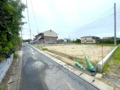 西側約4ｍの公道に面しています。