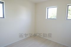 家具を選ばないナチュラルなフローリングとシンプルなクロスです＾＾