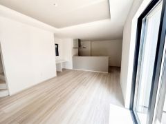 明るく開放感のあるLDK。