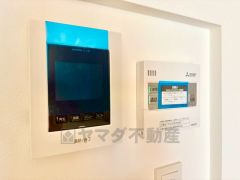 防犯性もばっちり、TVモニター付きインターホン完備。大きなモニターで玄関先を確認できます。録画機能が付いているので不在時の訪問者も確認できて安心です＾＾