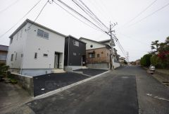 前面道路北側6.9ｍに面しています。