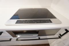 お手入れのしやすいIHクッキングヒーターです。3口コンロなので、効率よくお料理が楽しめます。毎日のお料理も楽しくなりますね＾＾
